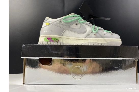 DM1602-114 Nike 4 Lot Low Dunk O-W 0205